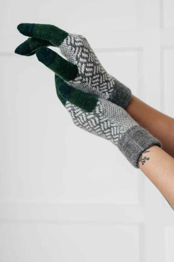 Christmas Elf Heart Print Fleece Slippers - Image 2
